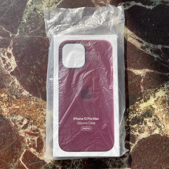 Apple iPhone 12 Pro Max silicone case Plum - Picture 4 of 8